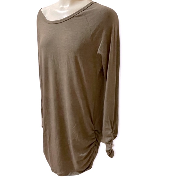 Side Ruched Tunic - Picture 9 of 9